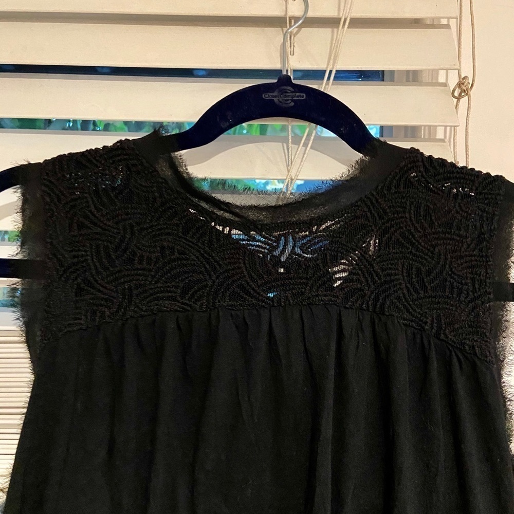 Gap Sleeveless Black Blouse - Picture 2 of 6